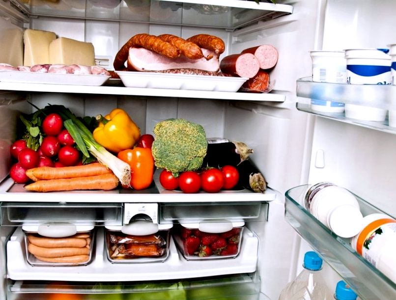 еда в холодильнике