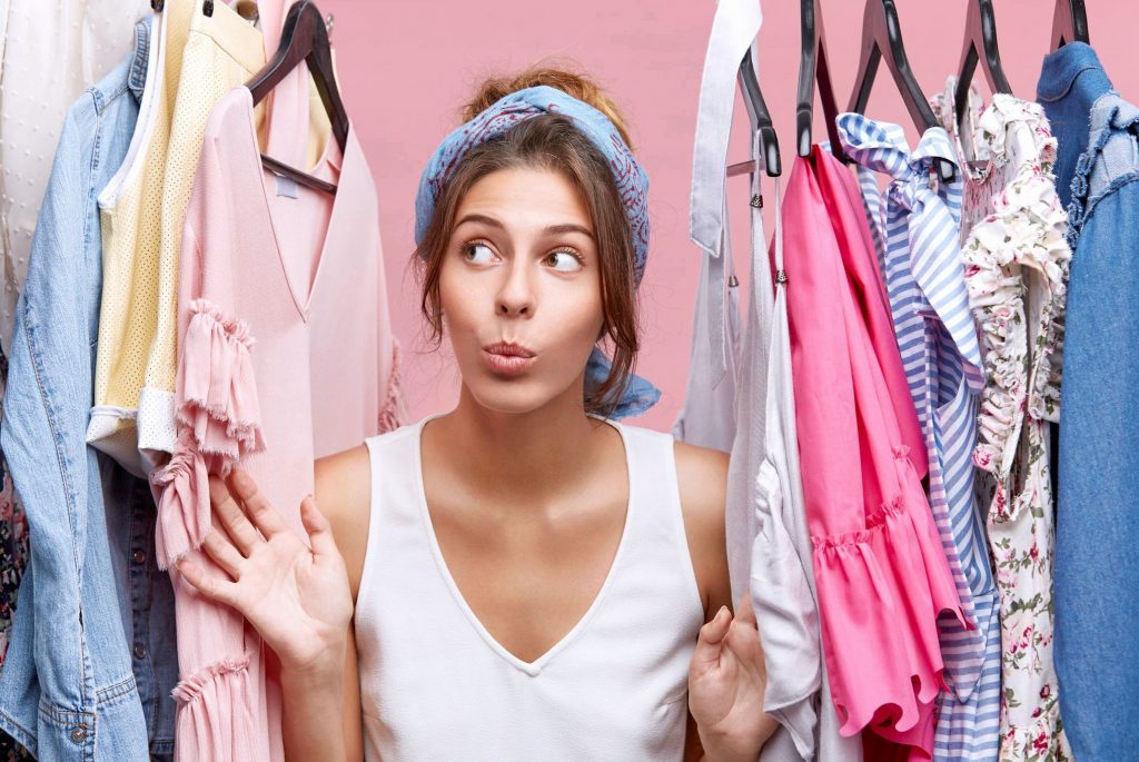 следить за одеждой в домашнем гардеробе